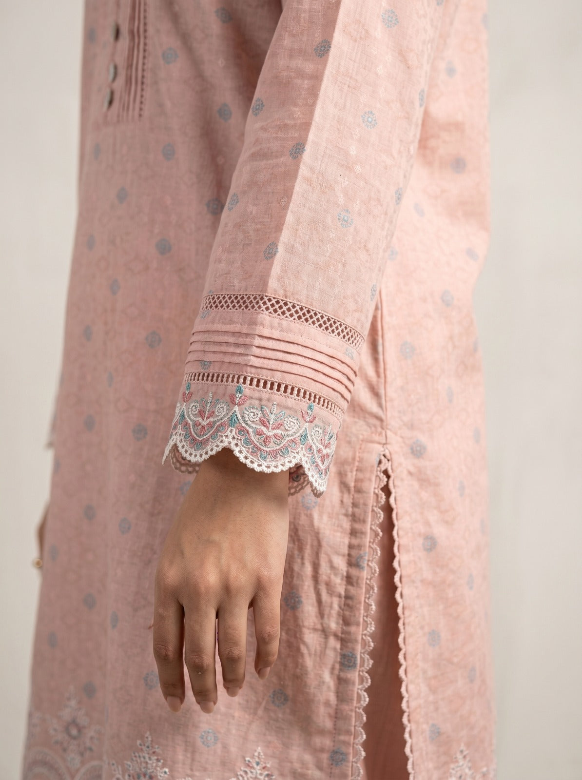 Elegant Embroidered Blush Pink 2-Piece Lawn Suit with Scalloped Details 🌸